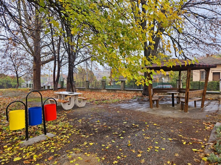 Озеленяване, облагородяване и изграждане на съоръжения в IV ОУ Христо Ботев